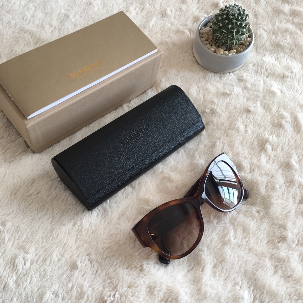 *NEW* Burberry Butterfly Frame Sunglasses
